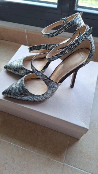 Zapatos de tacón Zara plateados talla 37