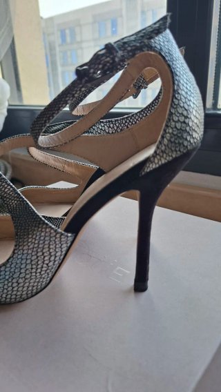 Zapatos de tacón Zara plateados talla 37