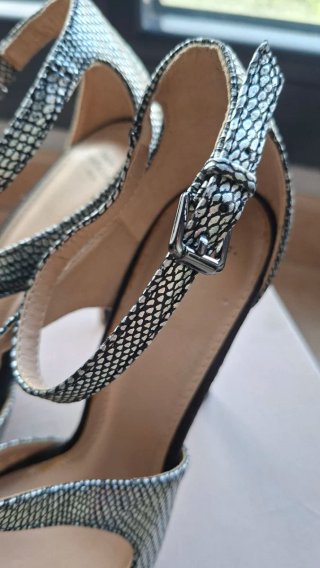 Zapatos de tacón Zara plateados talla 37