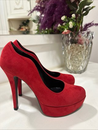 Zapatos de tacón rojos Alesya.