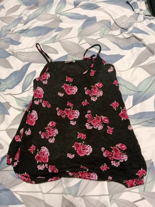 Camiseta negra con volantes precio variado 2 o 3eu