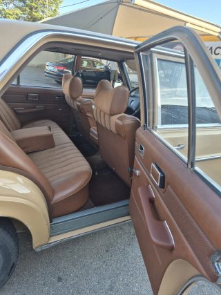 Mercedes-Benz 200 1975
