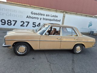Mercedes-Benz 200 1975