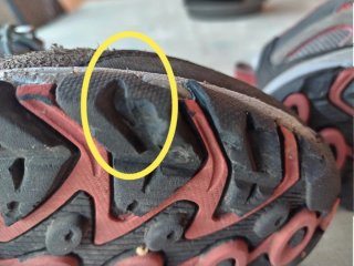 Botas de montaña Merrell grises y rojas