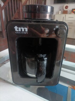 Mini cafetera con molinillo