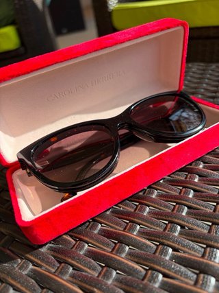 Gafas Carolina Herrera con clip solar