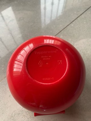 Contenedor de comida tupperware tomate