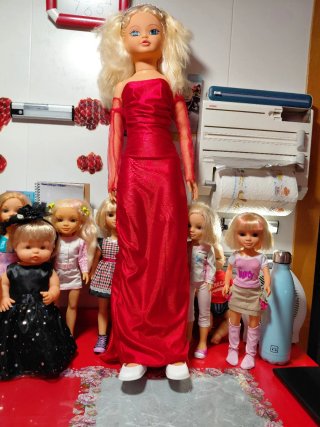 Muñeca antigua , mide 97 cm