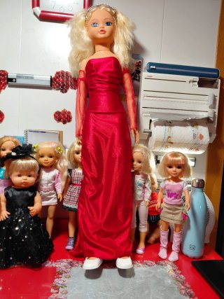 Muñeca antigua , mide 97 cm
