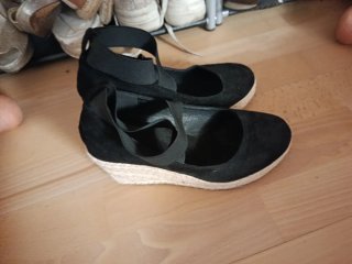 Sandalias negras cuña esparto