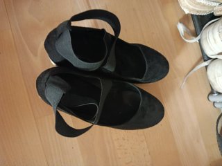 Sandalias negras cuña esparto