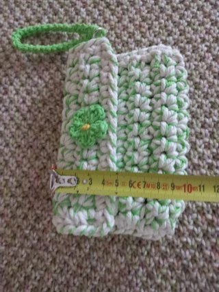 Cartera/monedero tejido verde y blanco