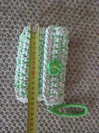 Cartera/monedero tejido verde y blanco