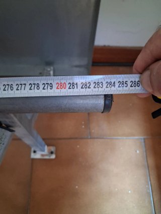Perchero de pared con estante