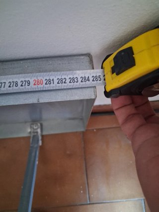 Perchero de pared con estante