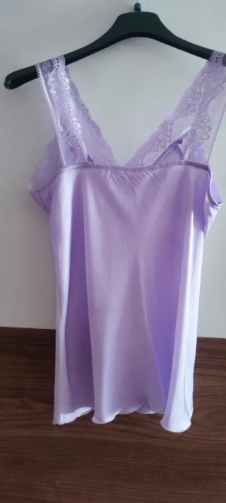 Top tirantes encaje lila