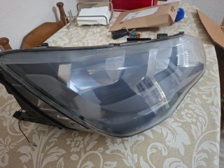 Faro derecho de Audi A1 2014