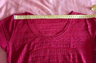 Camiseta roja semitransparente