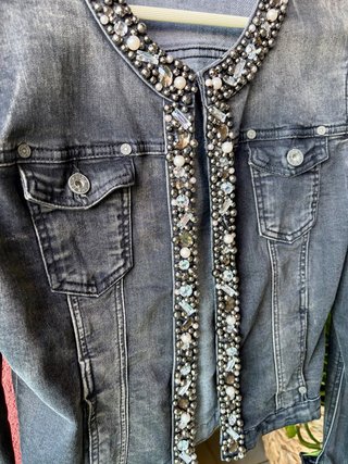 Chaqueta vaquera con pedrería - Nueva -