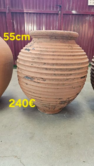 Antiguas tinajas de barro
