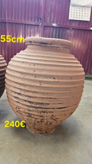 Antiguas tinajas de barro