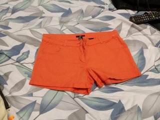 Shorts vaqueros rotos con pedrería