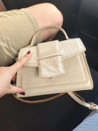 Bolso beige efecto piel cocodrilo