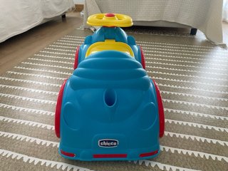 Correpasillos Chicco azul y amarillo