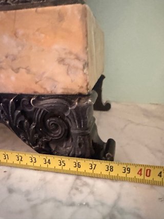Reloj de sobremesa vintage con figura