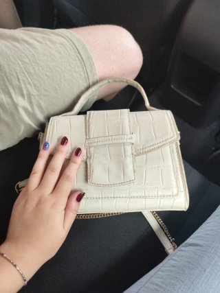 Bolso beige efecto piel cocodrilo