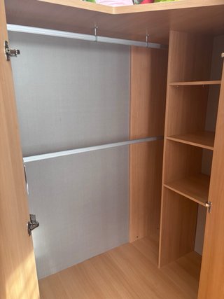 Armario esquinero de madera