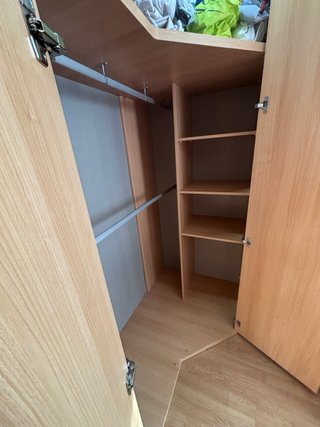 Armario esquinero de madera