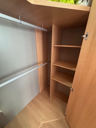 Armario esquinero de madera