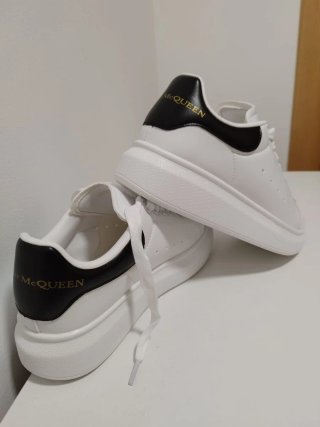 Alexander McQueen Sneakers Blancas y Negras