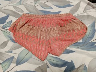 Shorts vaqueros amarillos desgastados