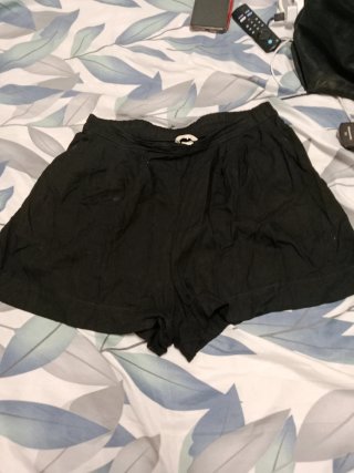 Shorts vaqueros amarillos desgastados