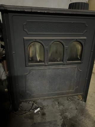 Estufa de hierro fundido con detalles