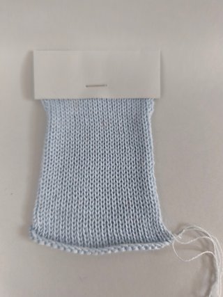 Cono hilo tipo algodón azul claro para tejer