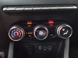RENAULT CLIO 1.6 E-Tech 140ch Business
