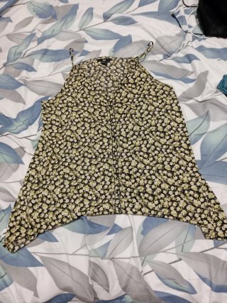 Camiseta rosa con volantes