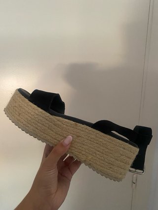 Sandalias negras plataforma esparto