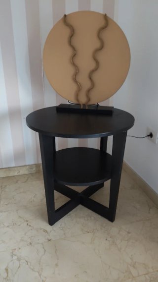 Lámpara redonda luz cálida beige y dorada
