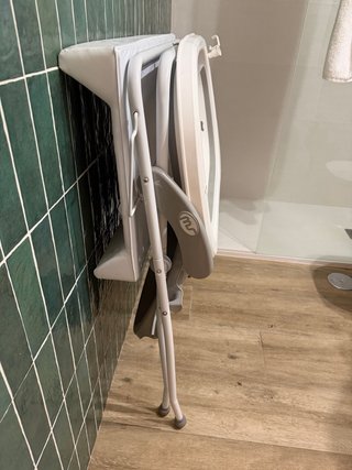 Bañera portátil con cambiador y soporte de bebe