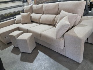 Chaiselongue beige con pufs y asientos deslizables