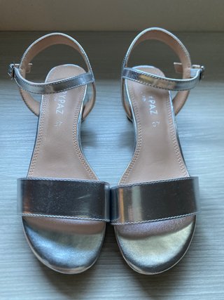 Tacones plateados bajos talla 37