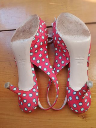 Miu Miu Zapatos y Cinturón Rojo Lunares