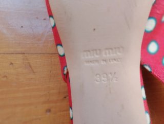 Miu Miu Zapatos y Cinturón Rojo Lunares