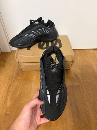 Adidas Yeezy 42 Negras