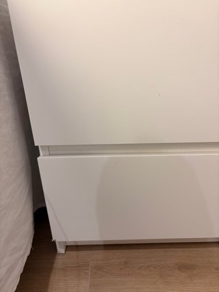 Mesita de noche cajonera blanca
