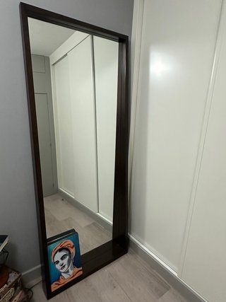 Moderno espejo de madera maciza